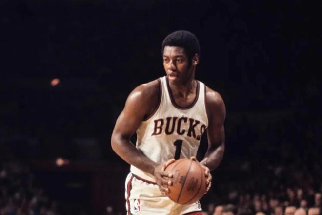 六边形战士！广东小外援奎恩19中11得到29分6篮板7助攻5抢断