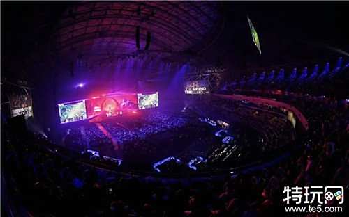 2025年成都混合团体世界杯第二阶段八强赛，国乒以8-2战胜法国队，六连胜，莎头组合和王曼昱分别赢得两盘比赛。